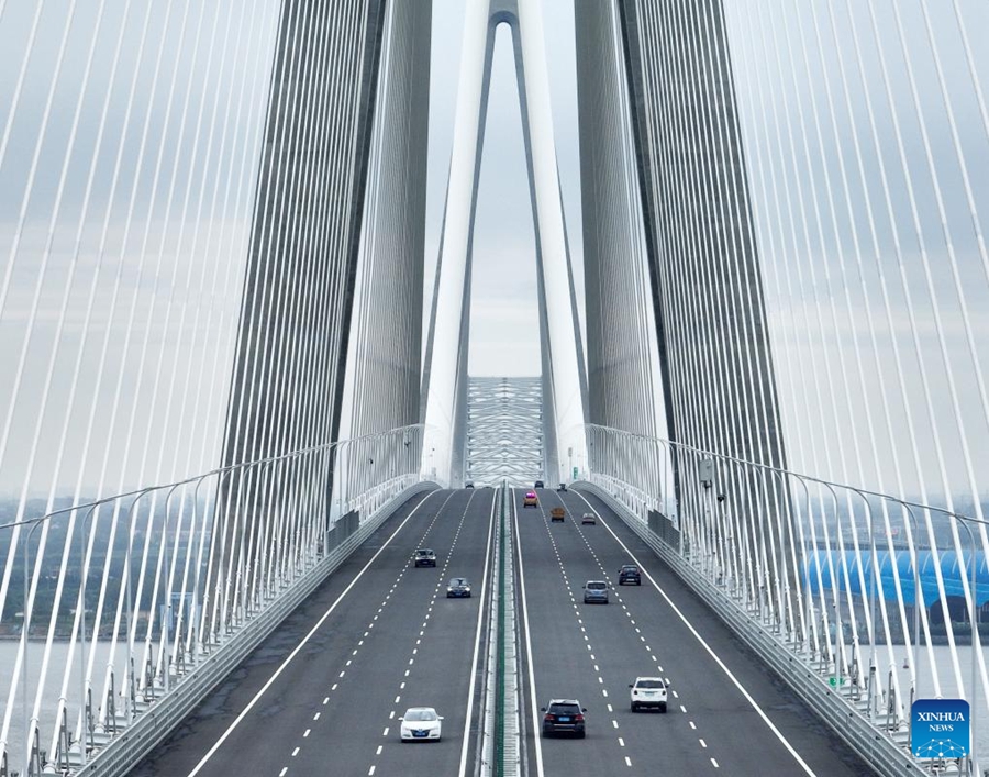 Il ponte sul fiume Yangtze di Changtai entra in funzione nella Cina orientale