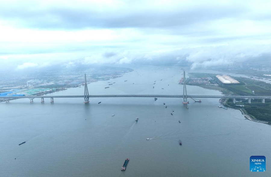 Il ponte sul fiume Yangtze di Changtai entra in funzione nella Cina orientale