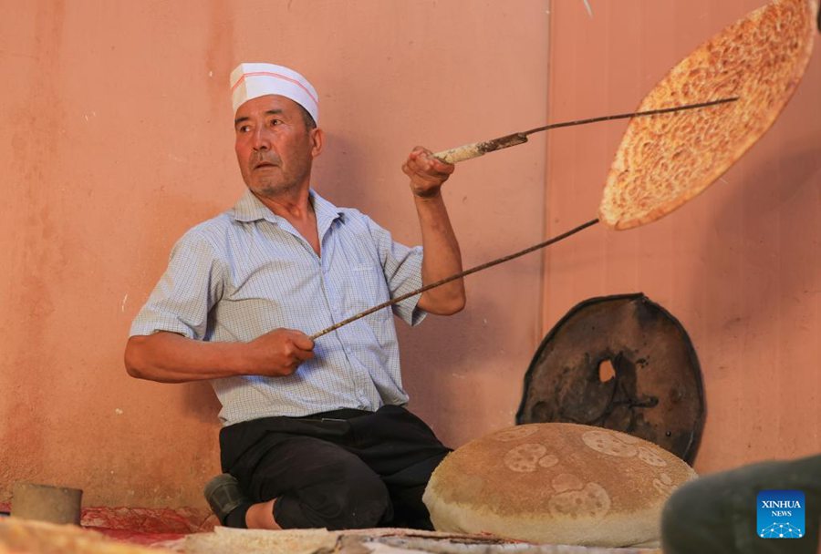 Tecniche tradizionali di preparazione del naan ereditate e sviluppate nello Xinjiang