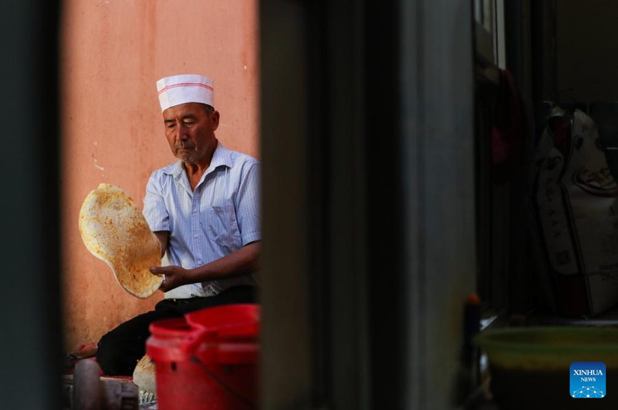 Tecniche tradizionali di preparazione del naan ereditate e sviluppate nello Xinjiang