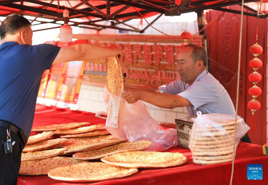 Tecniche tradizionali di preparazione del naan ereditate e sviluppate nello Xinjiang