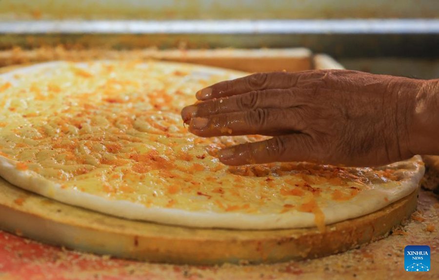Tecniche tradizionali di preparazione del naan ereditate e sviluppate nello Xinjiang