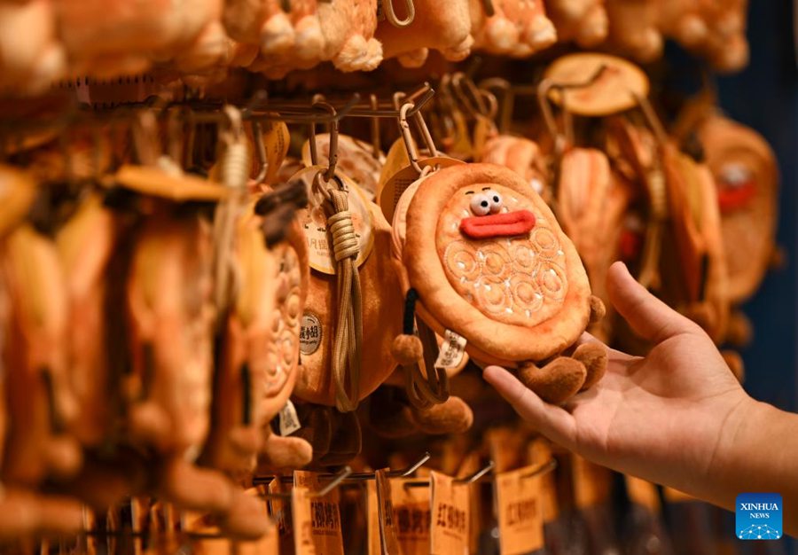 Tecniche tradizionali di preparazione del naan ereditate e sviluppate nello Xinjiang