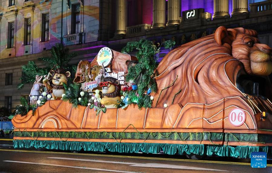 La parata di apertura del 36° Festival del Turismo di Shanghai