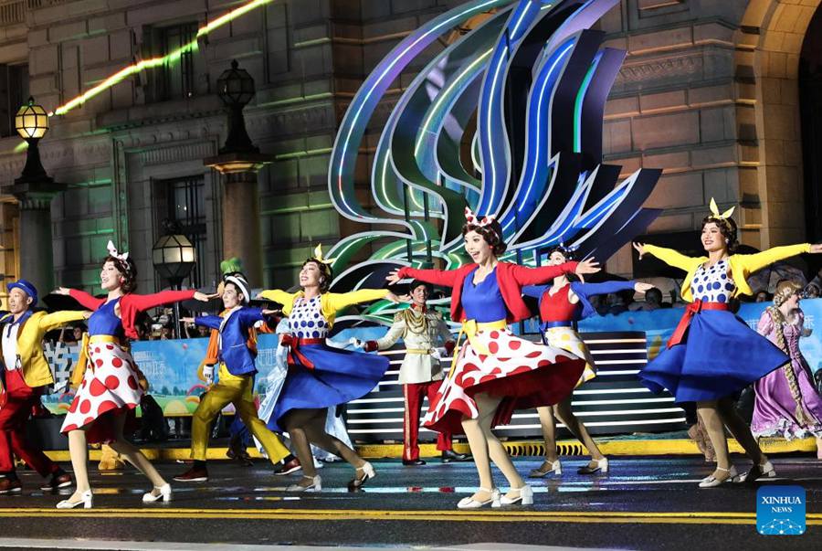 La parata di apertura del 36° Festival del Turismo di Shanghai