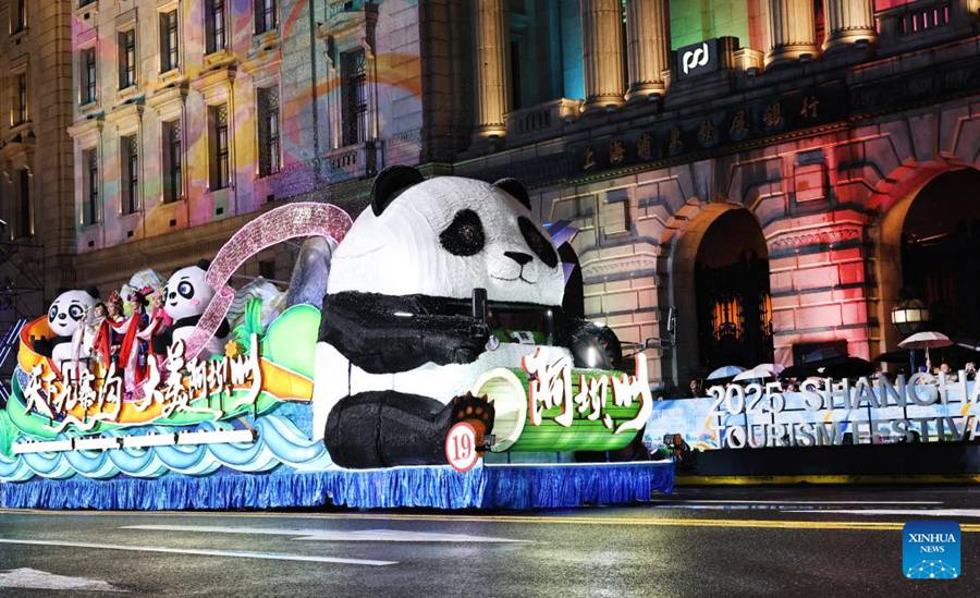 La parata di apertura del 36° Festival del Turismo di Shanghai