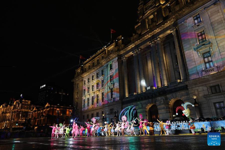 La parata di apertura del 36° Festival del Turismo di Shanghai