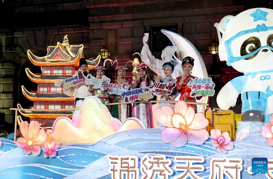 La parata di apertura del 36° Festival del Turismo di Shanghai