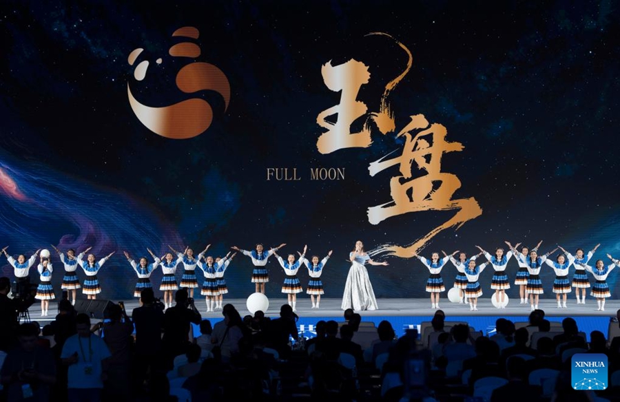 Chengdu: tenuto il Forum Culturale Internazionale Panda d'Oro 2025