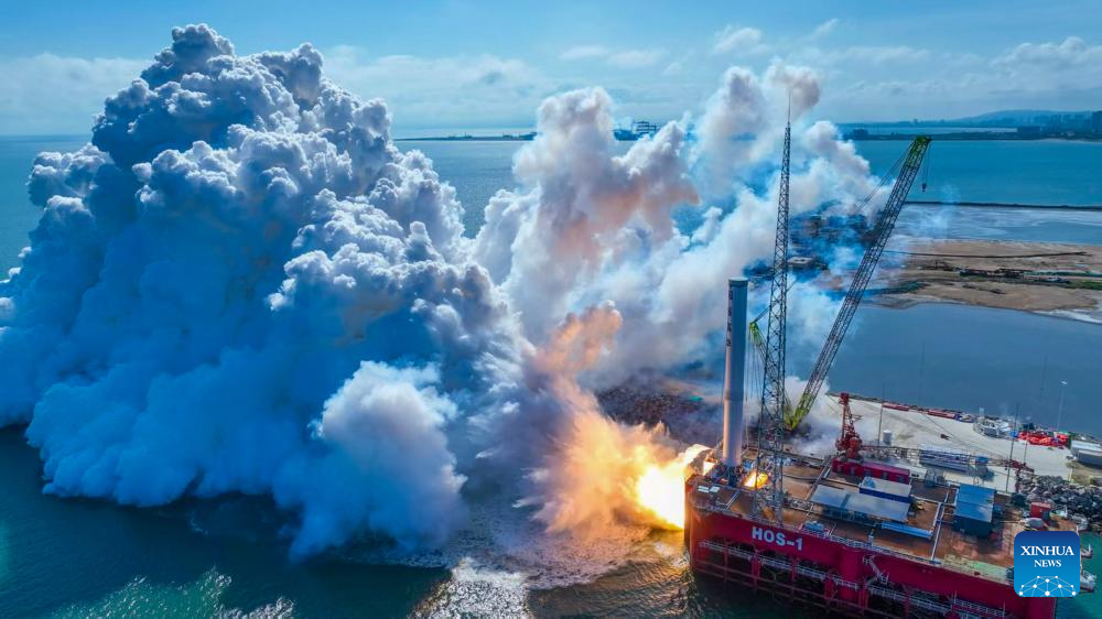 Test del sistema di propulsione di primo stadio per il razzo vettore a liquido Tianlong-3 condotto su una piattaforma di lancio offshore al Porto Aerospaziale Orientale di Haiyang nella provincia dello Shandong, Cina orientale. (15 settembre 2025 – Xinhua)