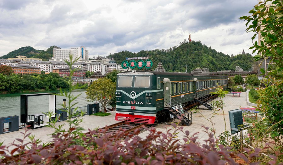 Guizhou, carrozze ferroviarie dismessi diventano biblioteca urbana