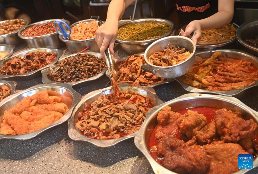 Lo street food Luosifen stimola la vitalità industriale del Guangxi, in Cina