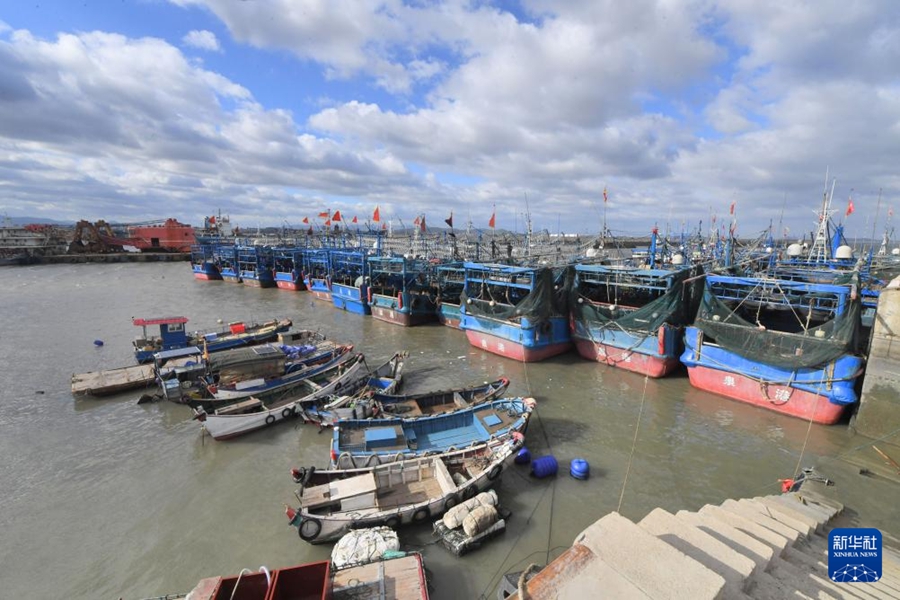 Fujian, pescherecci rientrano in porto ed equipaggi sbarcano in vista del tifone Ragasa