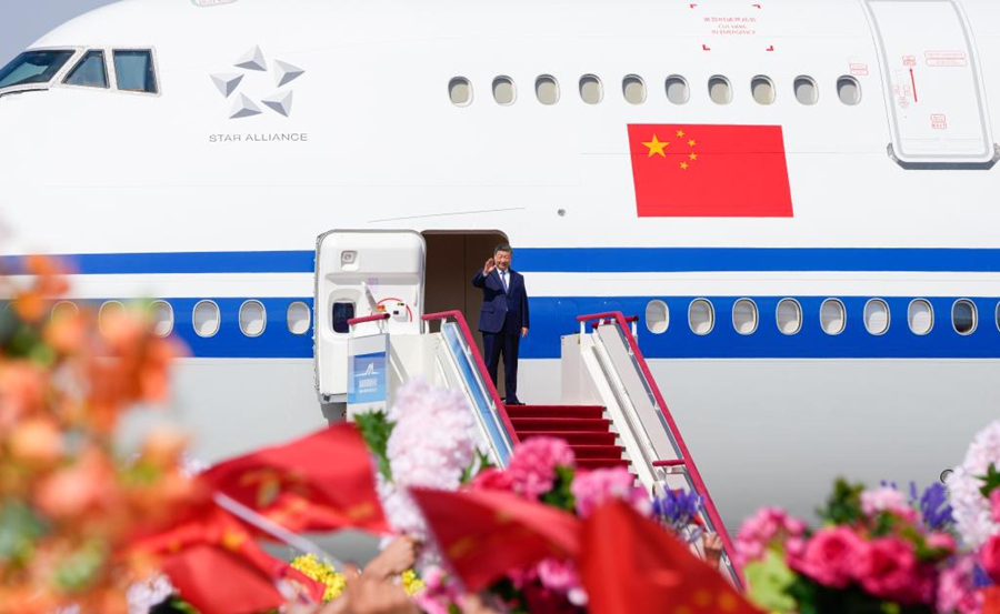 Xi Jinping a Urumqi per il 70esimo anniversario della fondazione della Regione Autonoma Uigura dello Xinjiang