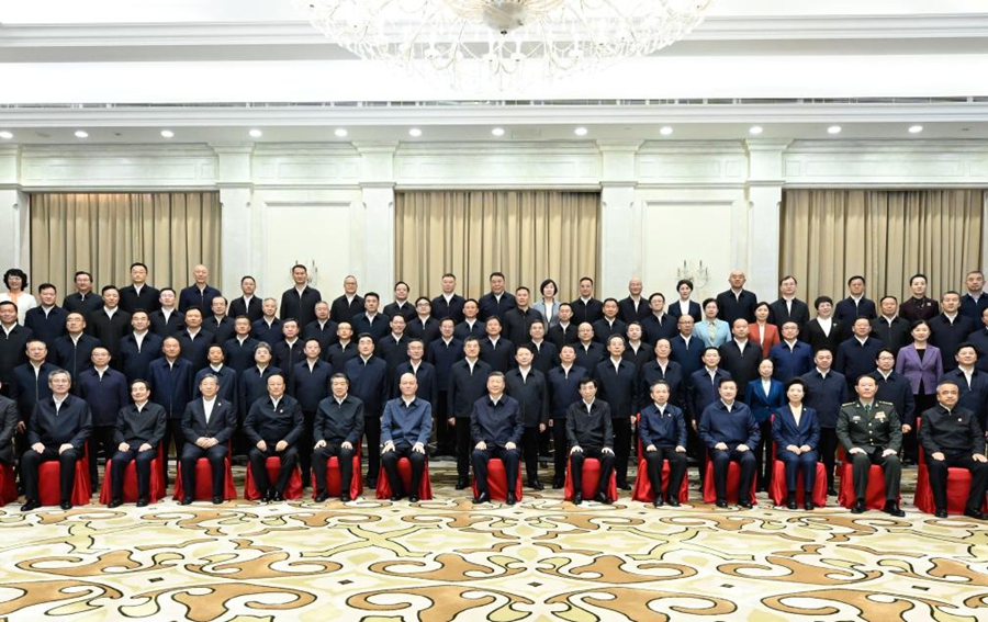 Urumqi, Xi Jinping incontra i rappresentanti di vari gruppi etnici e ambienti sociali della Regione Autonoma Uigura dello Xinjiang