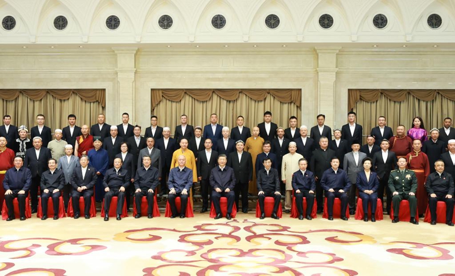 Urumqi, Xi Jinping incontra i rappresentanti di vari gruppi etnici e ambienti sociali della Regione Autonoma Uigura dello Xinjiang
