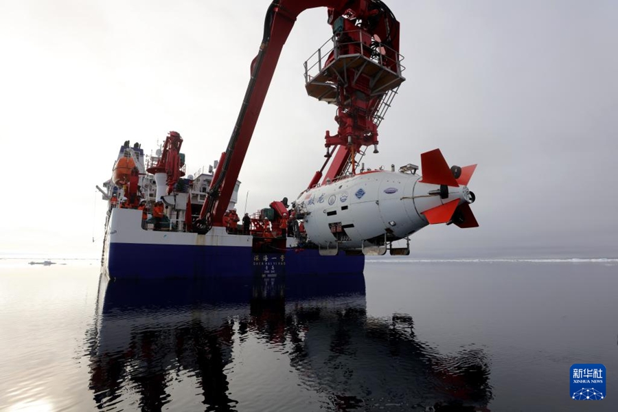 Cina, prima immersione profonda con equipaggio nell'area dei ghiacci artici