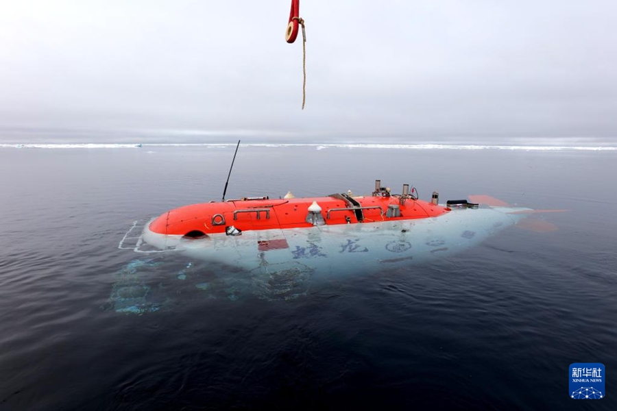 Cina, prima immersione profonda con equipaggio nell'area dei ghiacci artici