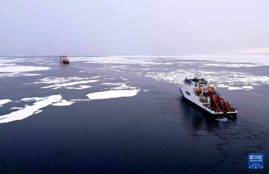 Cina, prima immersione profonda con equipaggio nell'area dei ghiacci artici