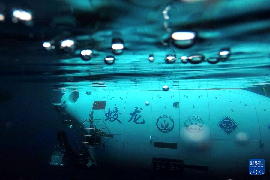 Cina, prima immersione profonda con equipaggio nell'area dei ghiacci artici