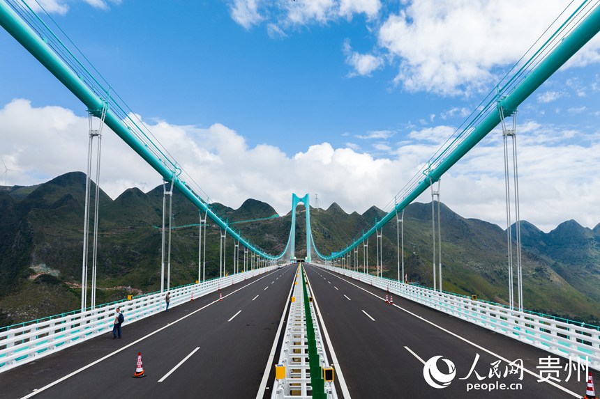 Inaugurato ufficialmente il Ponte sul Grande Canyon di Huajiang, il ponte più alto del mondo