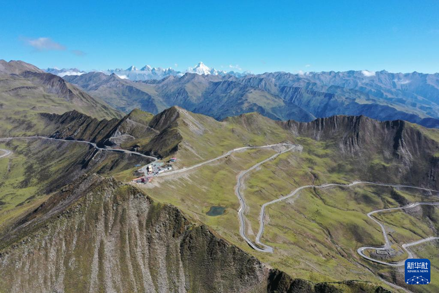 Completato il tunnel attraverso la prima montagna innevata lungo il percorso della Lunga Marcia dell'Armata Rossa