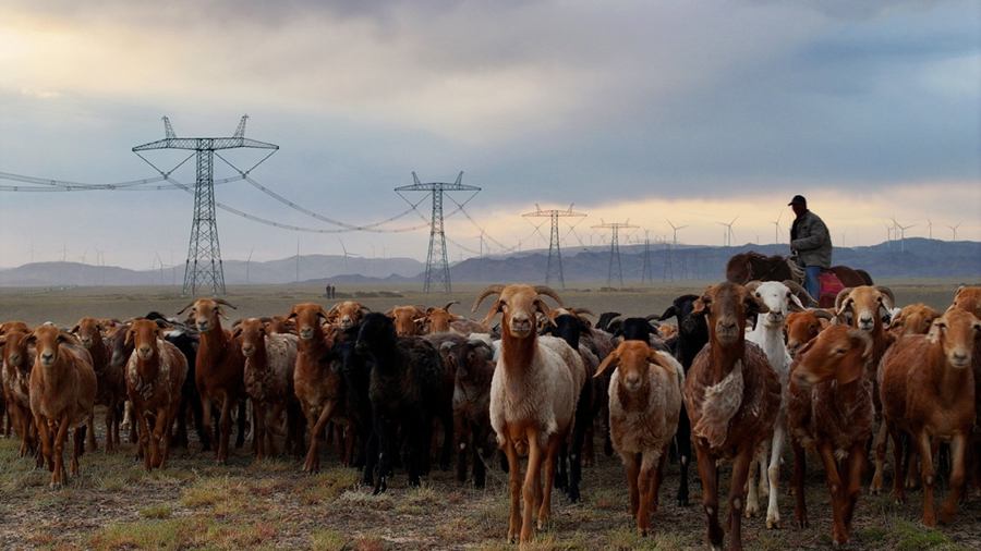 Lo Xinjiang trasforma i deserti in una miniera d'oro di energia rinnovabile