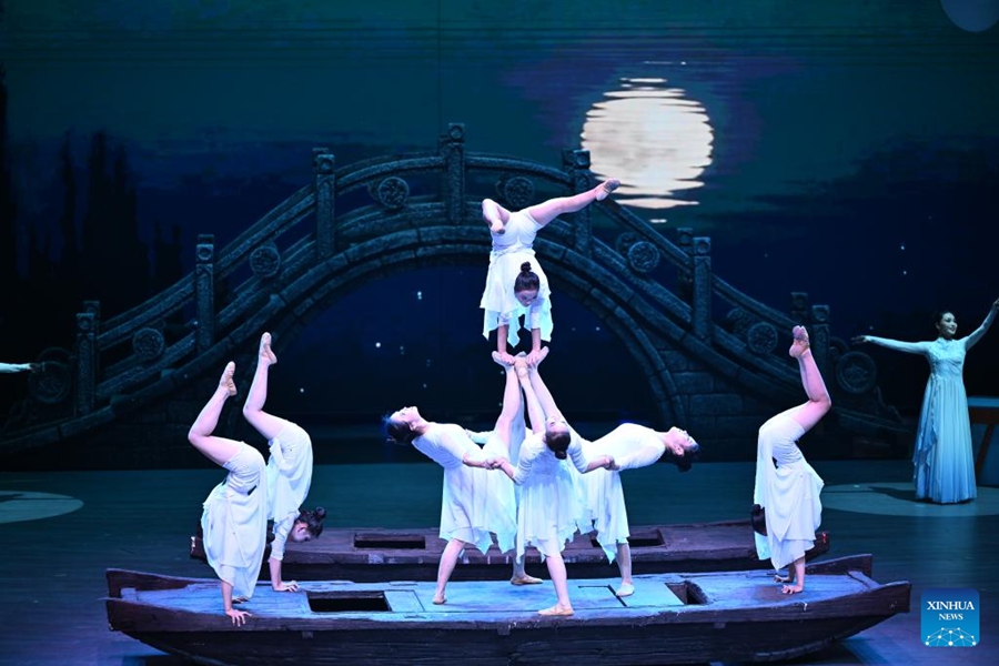 Festival internazionale del circo apre nella "città natale dell'acrobazia" cinese