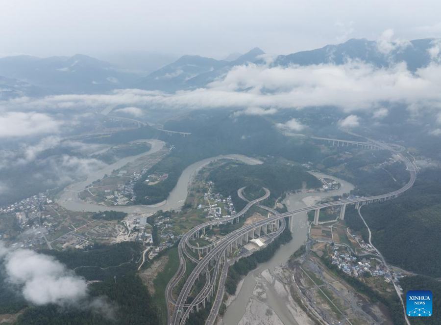 Autostrada collega la Valle di Jiuzhai, sito patrimonio mondiale dell’UNESCO in Cina