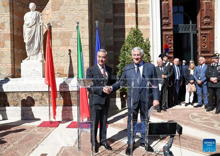 Colloquio fra Wang Yi e Antonio Tajani