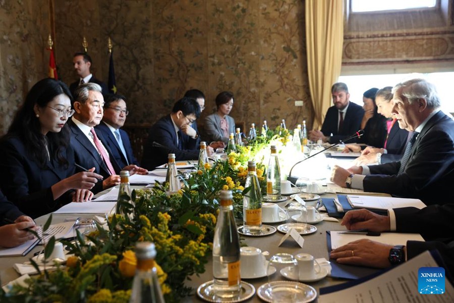 Colloquio fra Wang Yi e Antonio Tajani