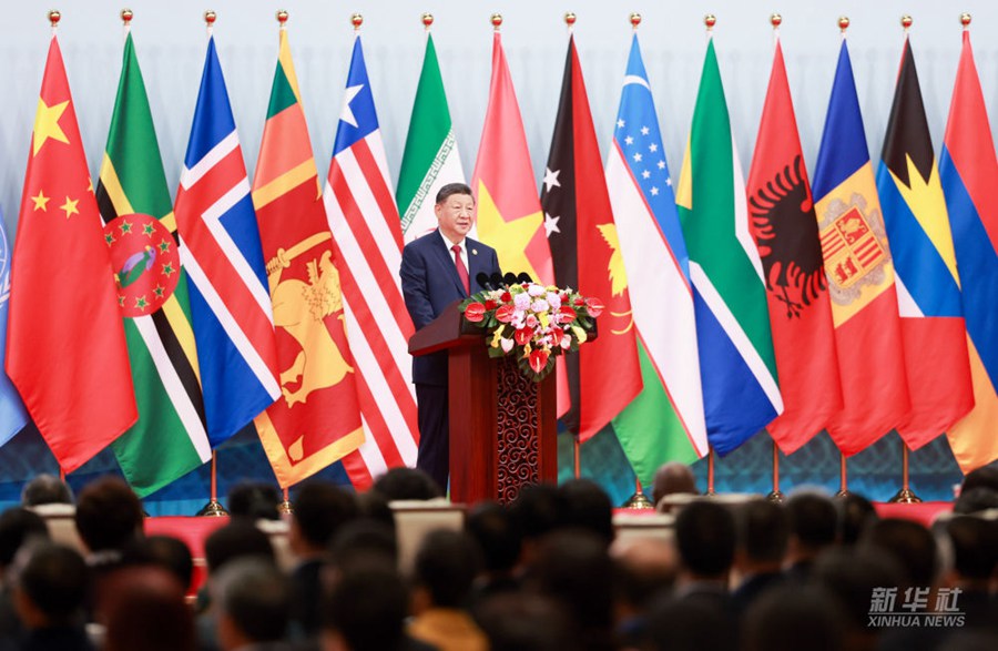 Xi Jinping presenzia alla cerimonia d'apertura del Vertice Mondiale delle Donne