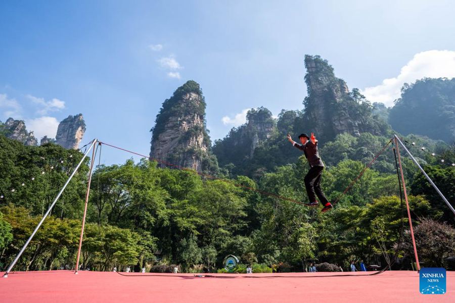 Prende il via il Zhangjiajie International New Acrobatic Theater Festival