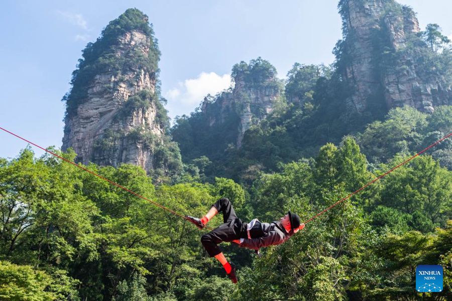 Prende il via il Zhangjiajie International New Acrobatic Theater Festival