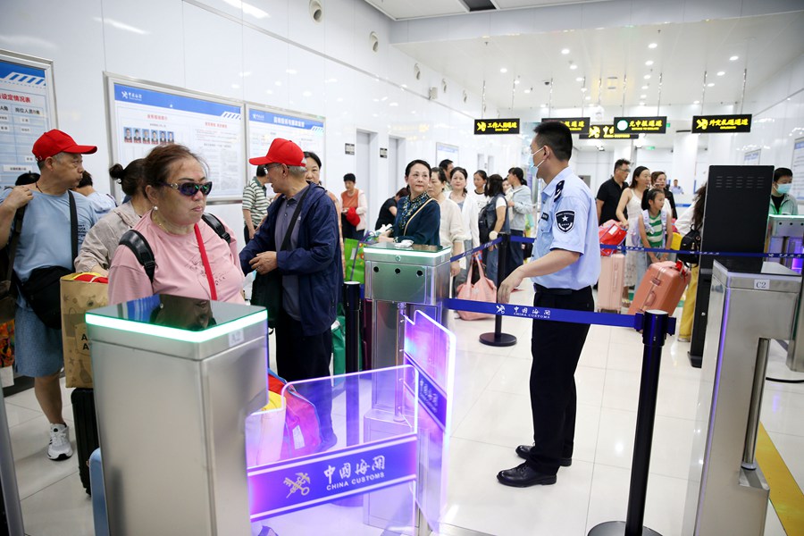 Cina, 178 milioni attraversamenti frontiera nel terzo trimestre dell'anno