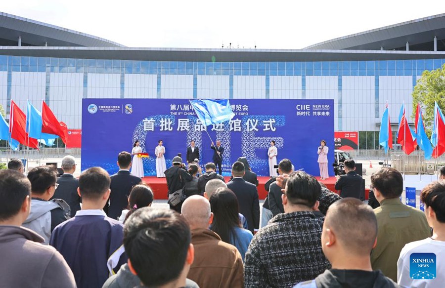 Primo lotto di prodotti espositivi arriva alla sede principale della CIIE a Shanghai