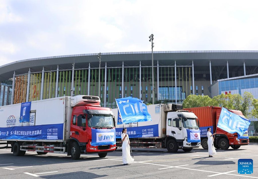 Primo lotto di prodotti espositivi arriva alla sede principale della CIIE a Shanghai