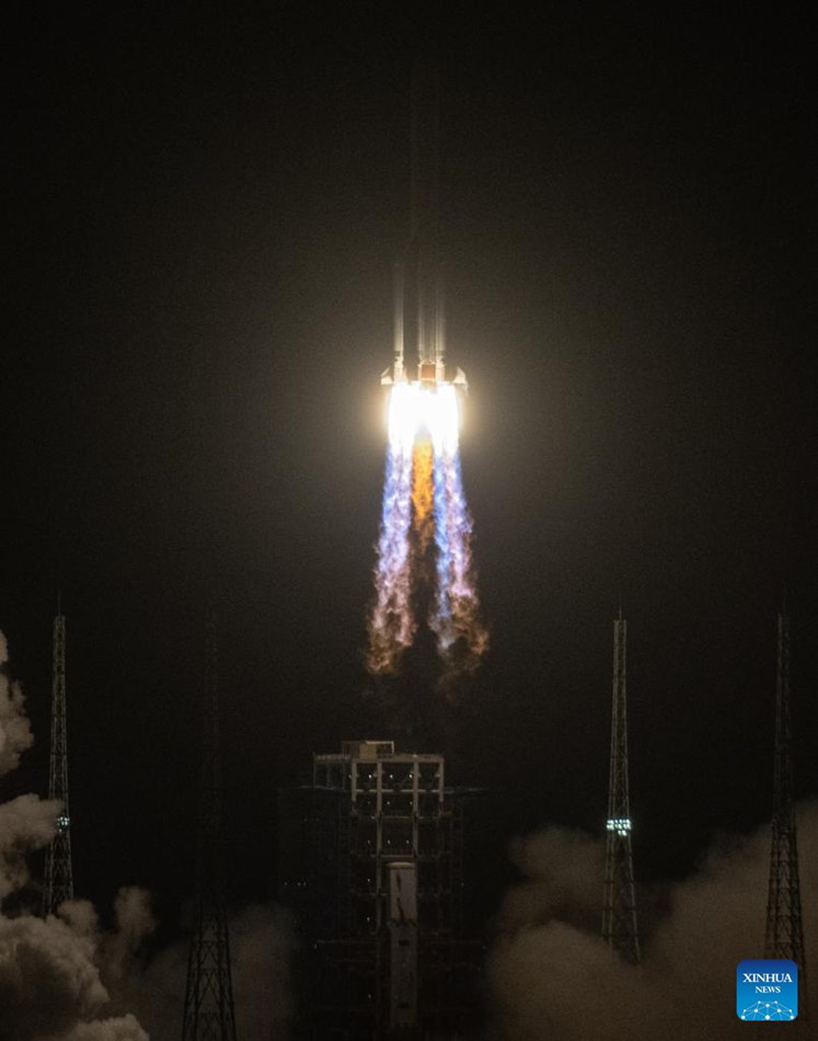 La Cina lancia un nuovo satellite di prova per la tecnologia delle comunicazioni