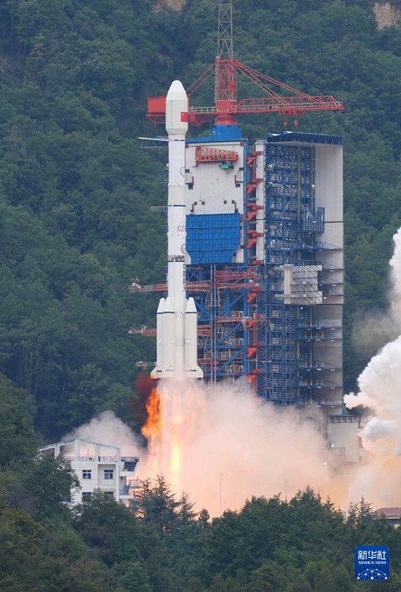 Cina, lanciato con successo il satellite 02 di Gaofen-14