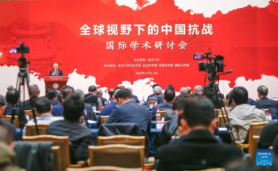 Simposio accademico internazionale sulla storia sulla Guerra di Resistenza del Popolo Cinese Contro l'Aggressione Giapponese e sulla restituzione di Taiwan alla Cina da una prospettiva globale a Beijing, capitale della Cina. (2 novembre 2025 - Xinhua/Ding Hongfa)