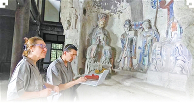 Esperti cinesi e italiani collaborano per proteggere le incisioni rupestri di Dazu