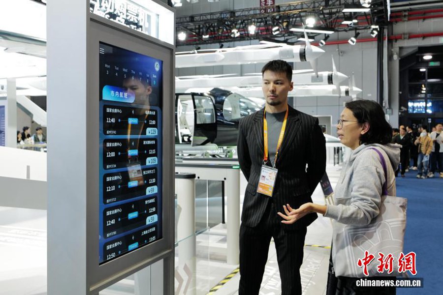 Nuovo slancio per l'economia a bassa quota dentro e fuori i padiglioni espositivi della CIIE