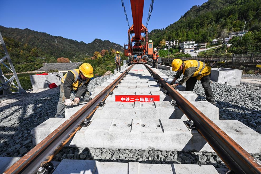 Completata la posa dei binari del progetto di estensione della ferrovia Weng'an-Machangping nel Guizhou, Cina sudoccidentale