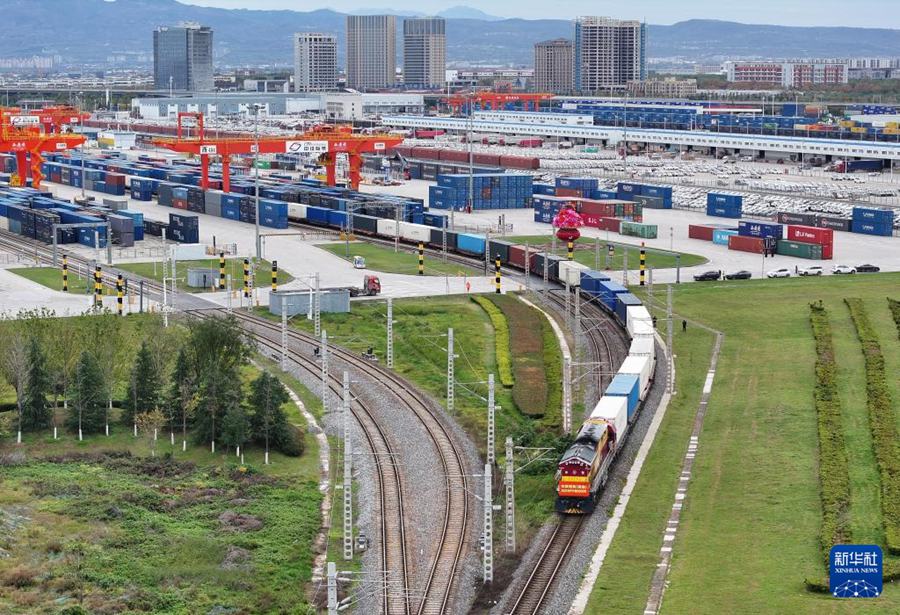 China-Europe Express: record, oltre 5000 convogli da Xi'an tra gennaio e ottobre 2025