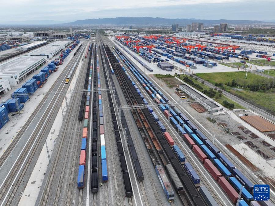 China-Europe Express: record, oltre 5000 convogli da Xi'an tra gennaio e ottobre 2025