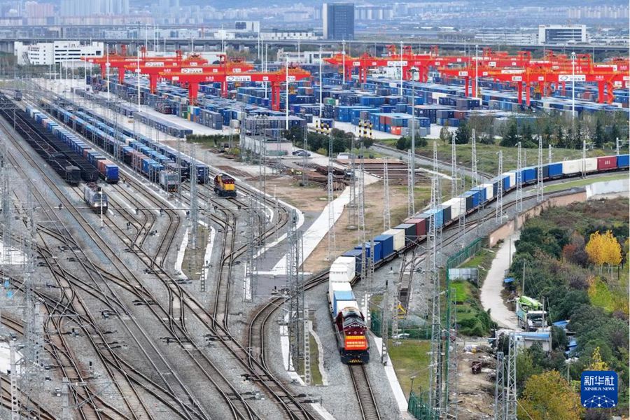 China-Europe Express: record, oltre 5000 convogli da Xi'an tra gennaio e ottobre 2025