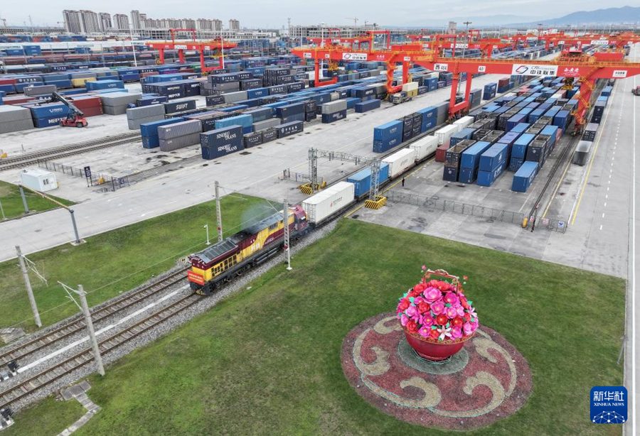 China-Europe Express: record, oltre 5000 convogli da Xi'an tra gennaio e ottobre 2025