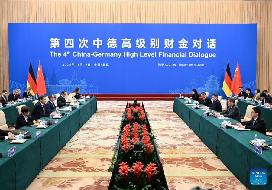Il Vice Premier cinese He Lifeng presiede il quarto Dialogo Finanziario di Alto Livello Cina-Germania con il Vice Cancelliere e Ministro Federale delle Finanze tedesco Lars Klingbeil a Beijing, capitale della Cina. (17 novembre 2025 - Xinhua/Dai Tianfang)