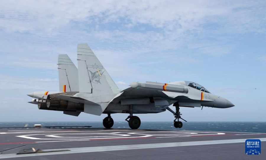 Formazione della portaerei Fujian conduce il primo addestramento a fuoco vivo in mare