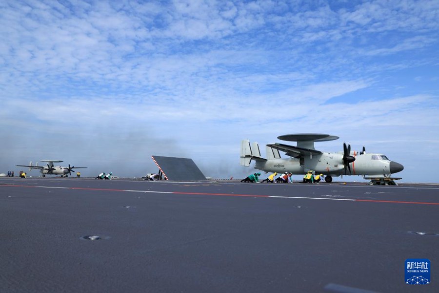 Formazione della portaerei Fujian conduce il primo addestramento a fuoco vivo in mare